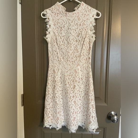 Francesca’s White Mini - Picture 1 of 2